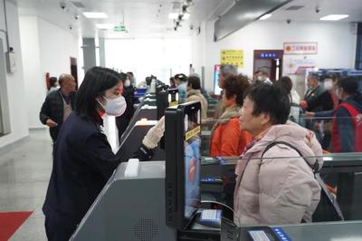 中英街旅游消費(fèi)持續(xù)升溫，游客辦證量突破50萬人次